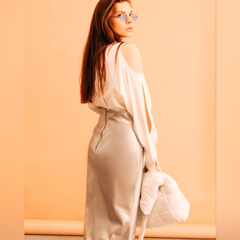 High-Waisted Cream Pencil Skirt with Front Slit - Picture 3 of 4